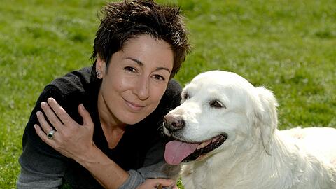 Hayali mit Emma: Die Moderatorin liest aus dem Buch &bdquo;Is&rsquo; was, Dog?&ldquo;.