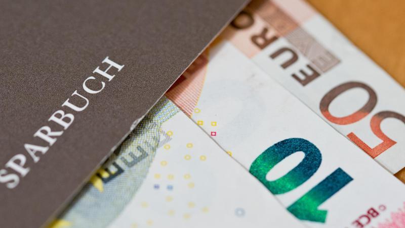 Die durchschnittliche Sparquote ist in Deutschland mit rund 10 Prozent des verfügbaren Einkommens nach wie vor deutlich höher als in den meisten anderen europäischen Ländern. Die durchschnittliche Sparquote ist in Deutschland mit rund 10 Prozent des verfügbaren Einkommens nach wie vor deutlich höher als in den meisten anderen europäischen Ländern.