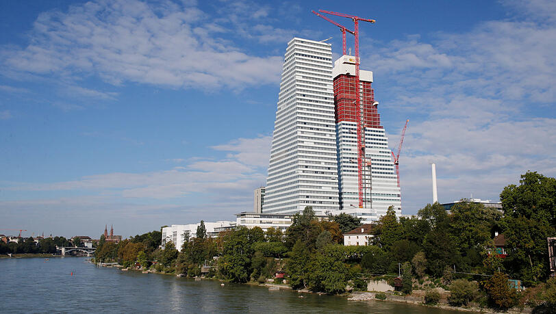 Noch in Bau: Der zweite La-Roche-Turm wird 2022 fertig. Noch in Bau: Der zweite La-Roche-Turm wird 2022 fertig.