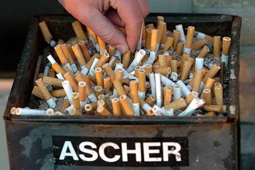 Im Fall des Patienten war Rauchen gleich mehrfach ungesund. (Archivbild)