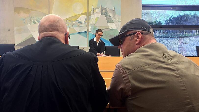 Mario W. (r.) mit seinem Anwalt Alexander Schmidtgall.