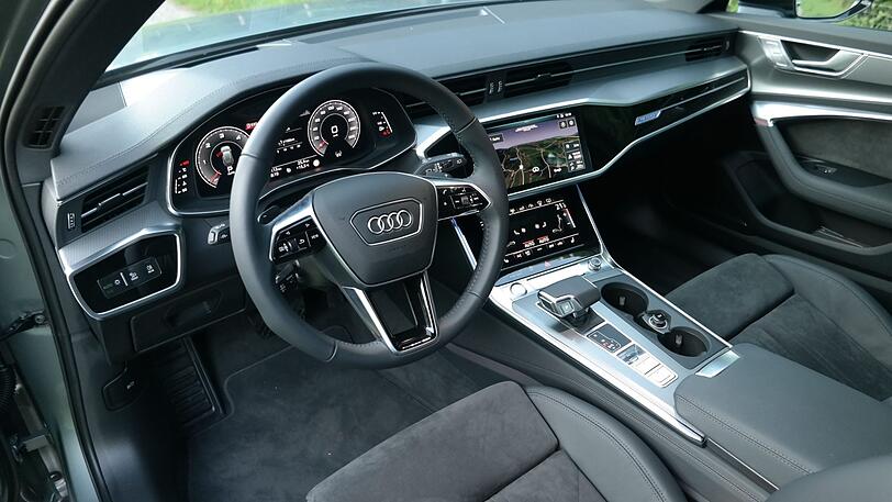 Interieur und Armaturen sind dem hohen Preis entsprechend hochwertig.