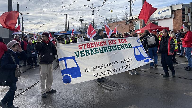 Auf dem SWM/MVG-Stra&szlig;enbahnbetriebshof in der Einsteinstra&szlig;e 148 ging am Mittwoch die zentrale Kundgebung zum Warnstreik &uuml;ber die B&uuml;hne.