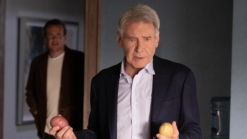 Harrison Ford (vorne) wird wie sein Kollege Jason Segel auch in der vierten Staffel von "Shrinking" zu sehen sein.