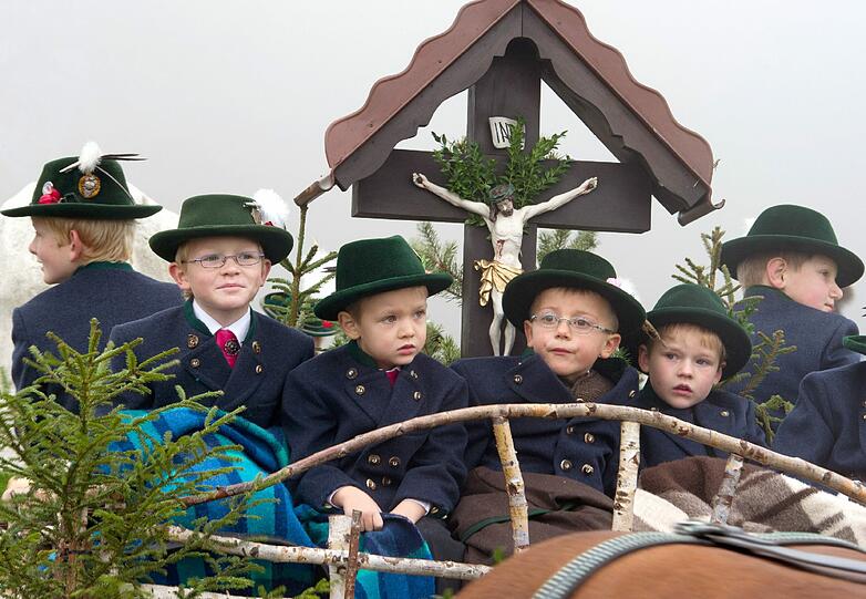 Der Leonharditag wird traditionell am 6. November gefeiert. Weil er 2011 auf einen Sonntag fiel, fand der Umzug in Bad Tölz erst tags drauf, am Montag, statt.