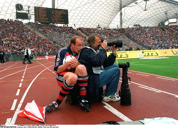 MARIO BASLER

Machte sich nicht überall Freunde (&bdquo;Ich stand früher in der Kurve und hab&rsquo; Lothar Matthäus beschmissen&ldquo;), vereinte bei Bayern aber Ende der Neunziger Genie und Wahnsinn. Feines linkes Füßchen, locker sitzende Zunge, lässige Aktionen: So versteckte er sich mal während einer Partie hinter einem Fotografen. Lebensmotto: &bdquo;Eigentlich bin ich ein Supertyp, kann aber wohl auch ein richtiger Arsch sein!&ldquo; Bestes Beispiel dafür, dass sich Marlboro und Profifußball nicht ausschließen. Musste nach der Pizzeria-Affäre in Regensburg gehen.
