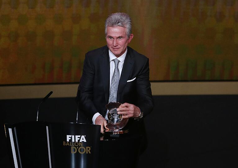 Jupp Heynckes ist sichtlich gerührt bei der Verleihung. Die Erinnerungen an eine perfekte Saison kommen wieder ...