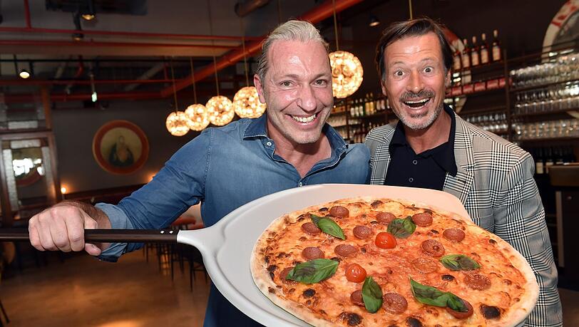 Berufliches Traumpaar: Friedemann Findeis und Klaus Rader in einer Münchner L'Osteria-Filiale. Berufliches Traumpaar: Friedemann Findeis und Klaus Rader in einer Münchner L'Osteria-Filiale.