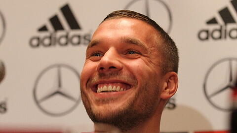 Lukas Podolski wird sich bald das Trikot der Kölner Haie überziehen