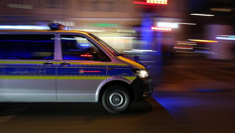 Die Polizei war während der Verfolgung mit mehreren Wagen im Einsatz. (Symbolbild)