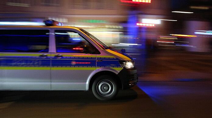Die Polizei sucht nach einem 24-Jährigen, der einen 22-Jährigen niedergestochen haben soll (Archivbild).