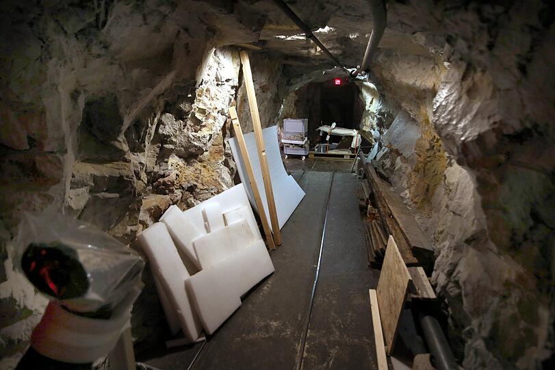 Zum Teil wurde im Bergwerk auch echtes Gestein verbaut. Es wird verpackt und aufbewahrt.