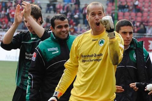 &bdquo;Das gibt uns noch extra Motivation.&ldquo; Stephan Loboué, Fürths Nummer eins, hat keine Angst vorm Osnabrücker Hexenkessel.
