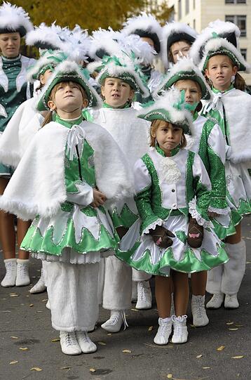Funkenmariechen der Funkengarde nehmen in Dresden am Faschingsauftakt teil, bei dem traditionell der Rathausschlüssel an den Dresdner Carneval Club DCC übergeben wird.
