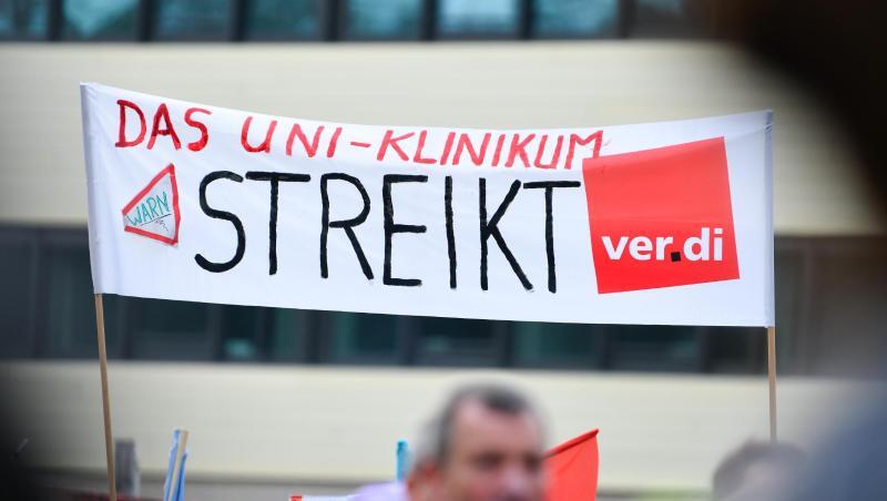 Mitten in der sich zuspitzenden Corona-Lage will Verdi die Warnstreiks an Universitätskliniken deutlich ausweiten.