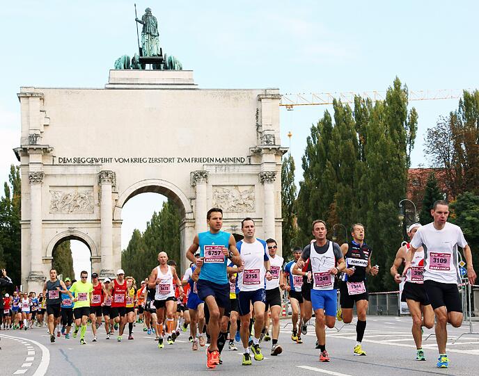 Bunte Kostüme, Kinder feuern ihre Eltern an, viel Schweiß und gute Laune: Die Bilder vom München Marathon 2012