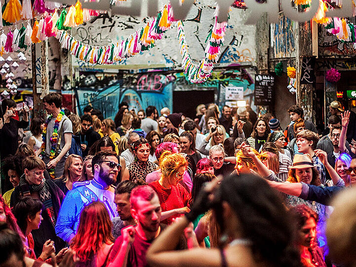 Bunte Party für Frühaufsteher: "Morning Gloryville" in Berlin