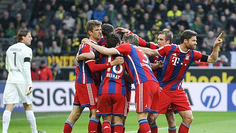 So jubeln die Bayern nach dem 1:0-Siegtreffer durch Robert Lewandowski.