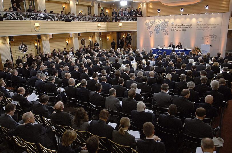 Im Bayerischen Hof beraten Sicherheitspolitiker, Diplomaten und Staats- und Regierungschefs über die Krisen dieser Welt.