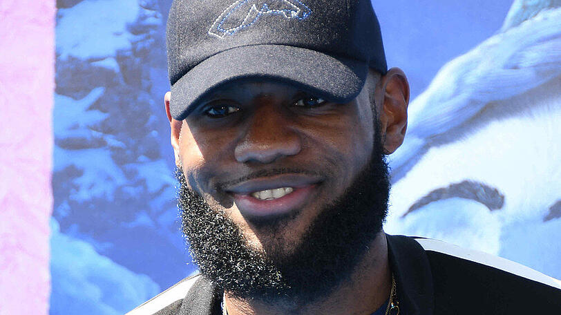 LeBron James freut sich mit dem FC Liverpool.