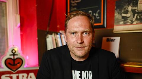 Thees Uhlmann, Sänger in der Astra Stube in Berlin-Neukölln.