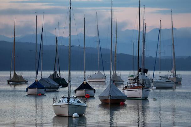 Nicht nur baden und den Blick auf das Alpenpanaroma schweifen lassen, kann man am Ammersee.