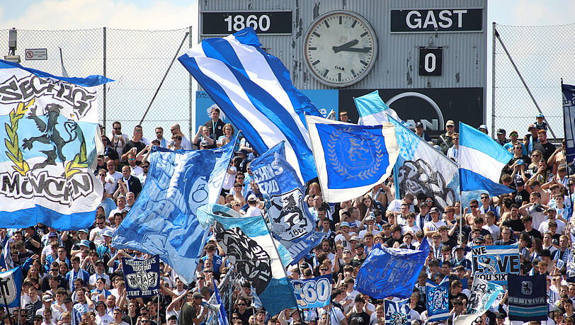 K&ouml;nnen ab sofort ihre Dauerkarte zahlen: Die Fans des TSV 1860.