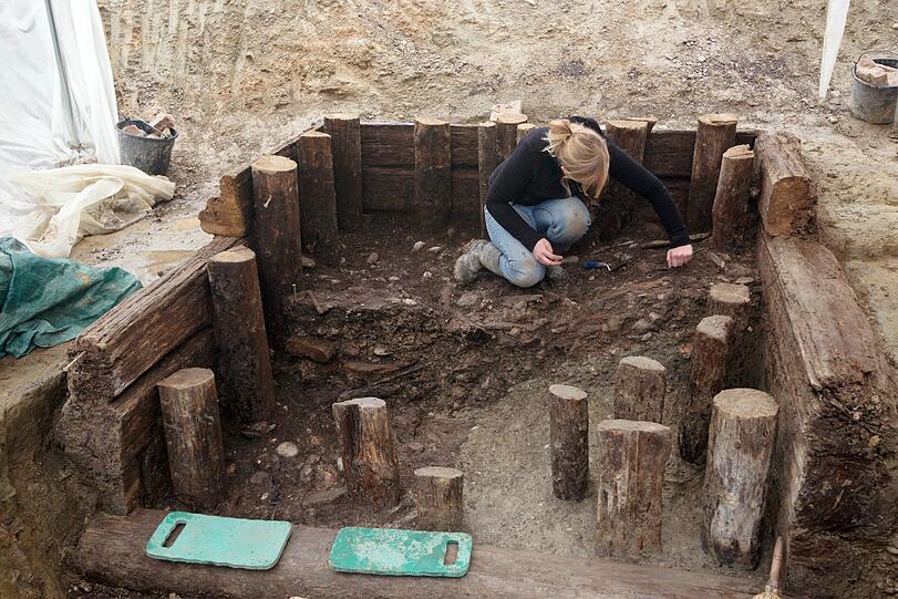 Geht es nach den Bürgern, sollen Teile der archäologischen Funde am Marienhof mit einer Glasplatte abgedeckt werden. So könnten sie die Münchner auch in Zukunft bewundern.