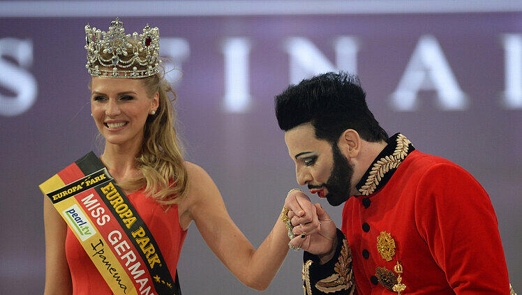 Küsschen von Mode-Star Harald Glööckler: Das ist die neue Miss Germany 2015 - Olga Hoffmann aus Münster. Sehen Sie hier weitere Bilder zur Wahl in Rust. Küsschen von Mode-Star Harald Glööckler: Das ist die neue Miss Germany 2015 - Olga Hoffmann aus Münster. Sehen Sie hier weitere Bilder zur Wahl in Rust.