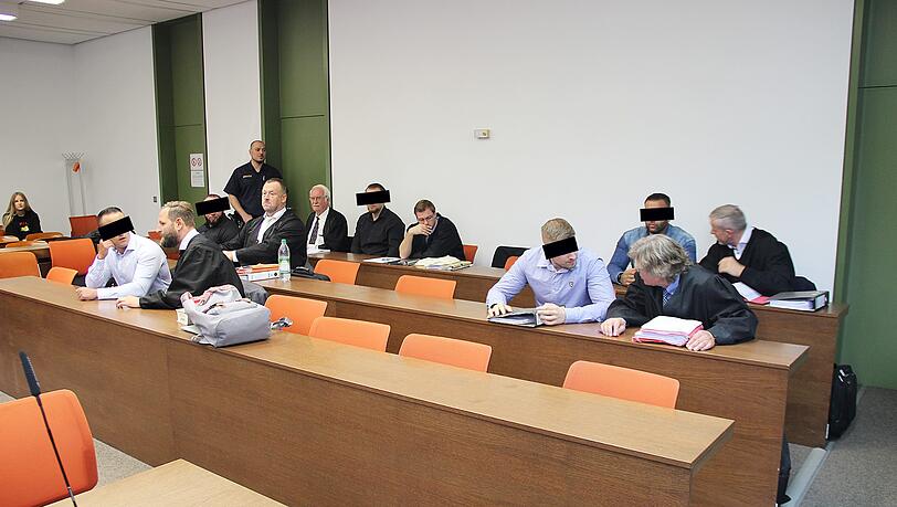 Illegales Doping: die Angeklagten vor dem Prozessbeginn. Illegales Doping: die Angeklagten vor dem Prozessbeginn.