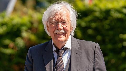 Carlo von Tiedemann wurde eingeäschert und in Quickborn beigesetzt.