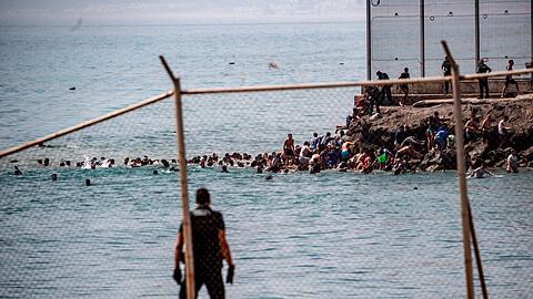 Viele schaffen es nicht und ertrinken beim Versuch, Ceuta zu erreichen.