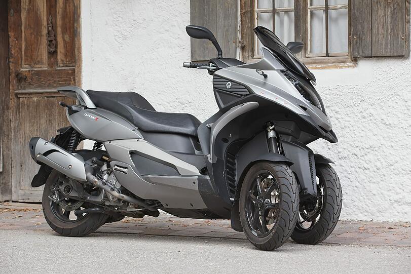 Cooler Flitzer: Der Dreirad-Roller Quadro3 kommt dank innovativer Neigetechnik sehr geschmeidig um die Kurve.