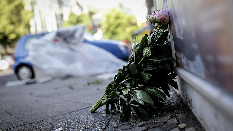 Am Ende einer Verfolgungsjagd stirbt eine unbeteiligte Radlerin. Die Bilder vom Horror-Unfall in Berlin.
