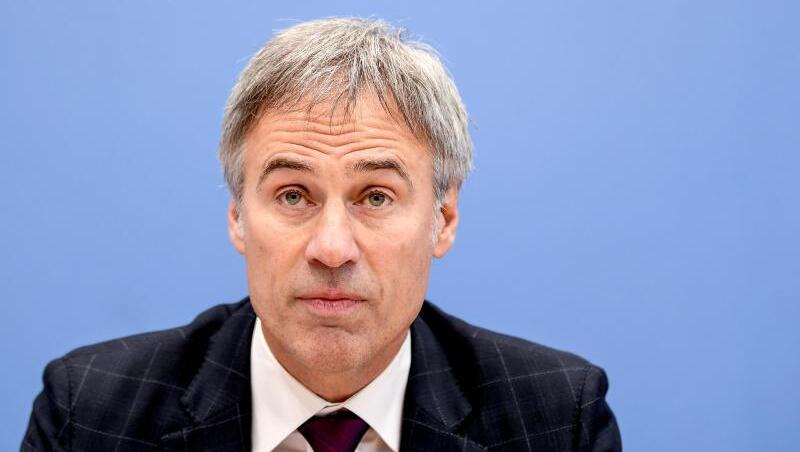 Bitkom-Präsident Achim Berg spricht sich für die Schaffung eines eigenständigen Digitalministeriums aus und fordert mehr Tempo bei der Digitalisierung. Bitkom-Präsident Achim Berg spricht sich für die Schaffung eines eigenständigen Digitalministeriums aus und fordert mehr Tempo bei der Digitalisierung.