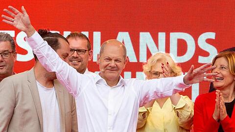 Olaf Scholz und die SPD liegen in einer Umfrage nun sechs Prozentpunkte vor der Union.