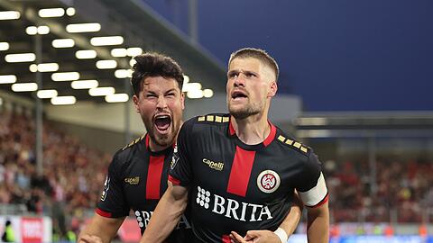 Johannes Wurtz (r) sorgte mit seinem Tor zum 2:0 für die Vorendscheidung beim Sieg von Wehen-Wiesbaden.
