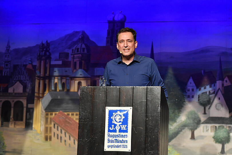 Justizminister Georg Eisenreich trug auch zum Kabarett-Programm bei. Justizminister Georg Eisenreich trug auch zum Kabarett-Programm bei.
