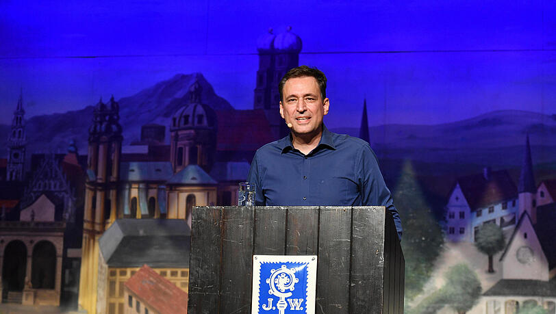 Justizminister Georg Eisenreich trug auch zum Kabarett-Programm bei. Justizminister Georg Eisenreich trug auch zum Kabarett-Programm bei.