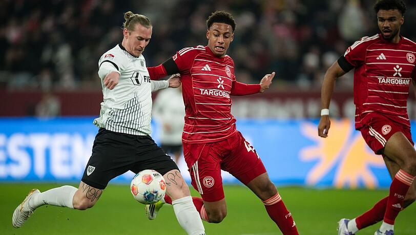 Sima Suso (M) spielt k&uuml;nftig f&uuml;r Augsburg. (Archivbild)