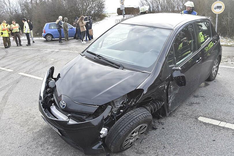 Heftiger Zusammenstoß zwischen einem Toyota und einem Skoda im Kreis Vaterstetten
