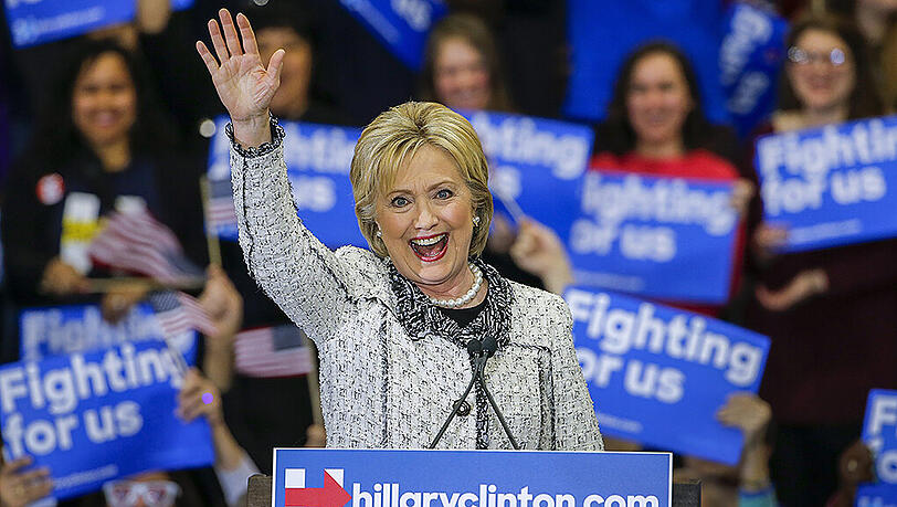 Hillary Clinton feiert ihren Sieg in South Carolina. Hillary Clinton feiert ihren Sieg in South Carolina.