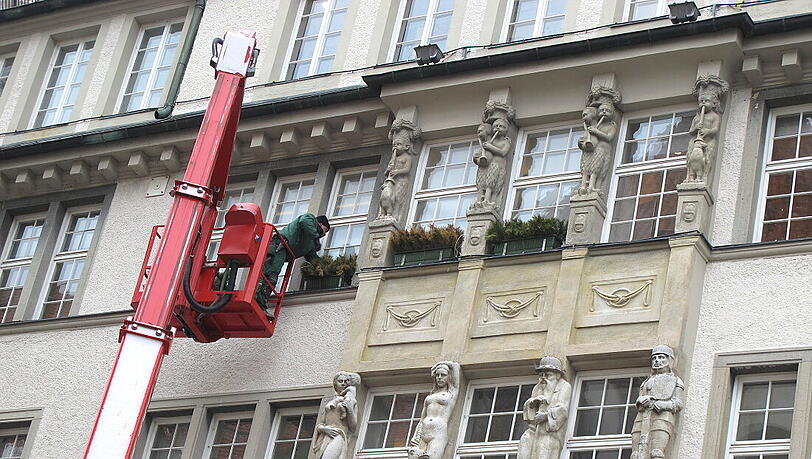 Sehenswert: die Hirmer-Fassade in der Fußgängerzone.