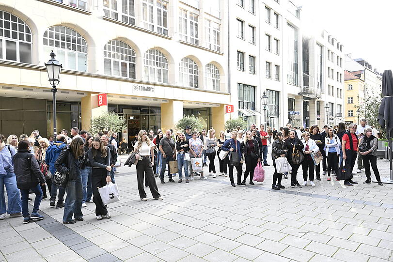Viele Schaulustige blieben in der Sendlinger Straße stehen