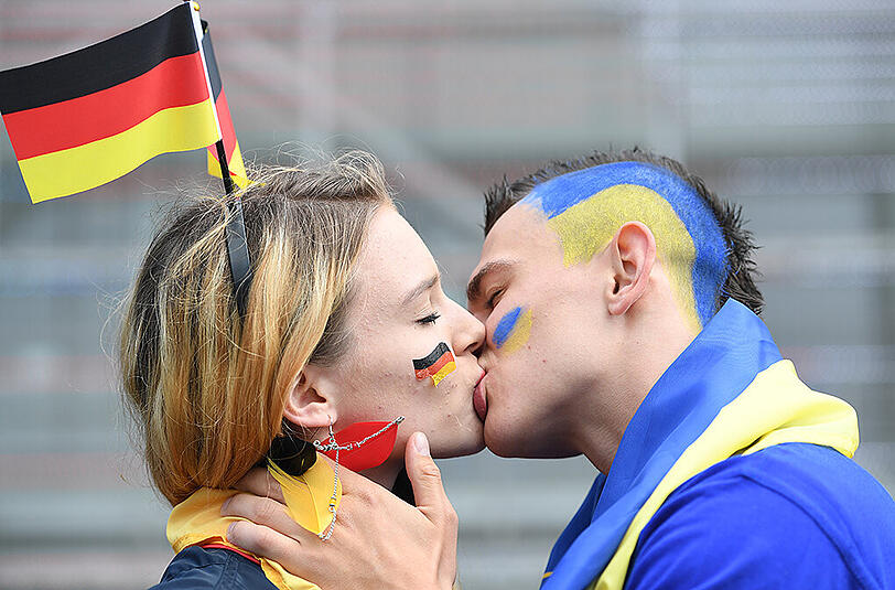 Es gibt nicht nur das hässliche Fan-Gesicht dieser Euro 2016. Sondern auch das schöne und kuriose. Sehen Sie hier die Bilder in unserer Galerie.