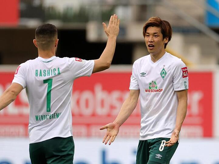 Yuya Osako (r) und Milot Rashica sollen Werder zum Klassenerhalt schießen.