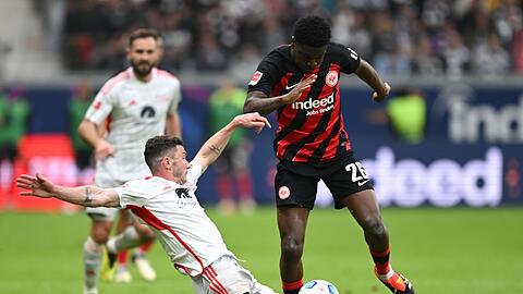 Robin Gosens (l) und Union Berlin nehmen einen Punkt aus Frankfurt mit.