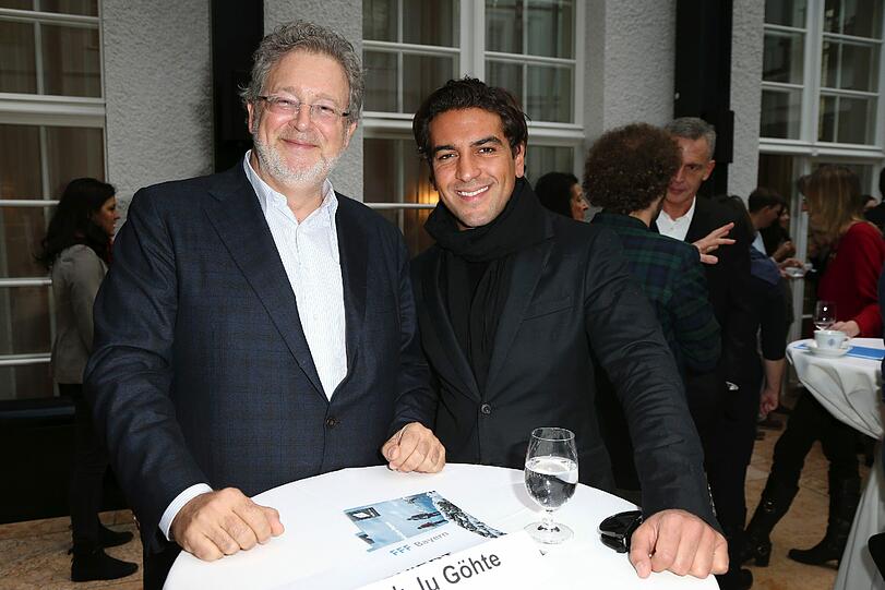 Elyas M'Barek mit Martin Moszkowicz, dem Vorstand des Bereiches Film & Fernsehen der Constantin Film AG.