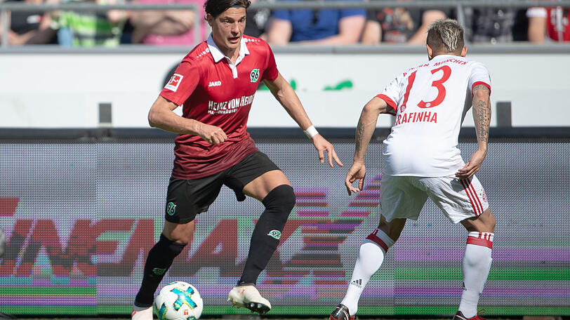 Rafinha: Note 3. Zuletzt in Leverkusen hinten links, in Hannover mal wieder Rechtsverteidiger anstelle von Kimmich, der geschont wurde. Gute Flanken, wenn er zu Vorstößen kam. Spannend, ob er am Mittwoch von Beginn an ran darf. Für Alaba auf links?