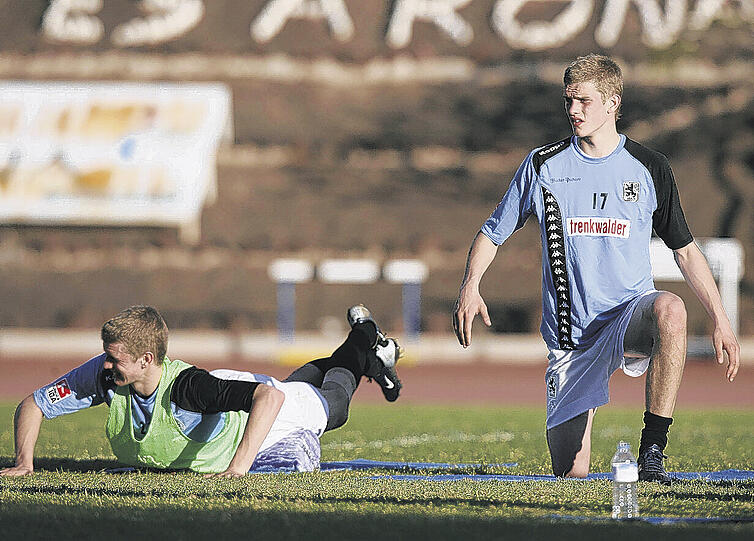 &bdquo;Leer und kaputt&ldquo;: Lars und Sven Bender (r.), die beiden großen 1860-Talente, hat Trainer Marco Kurz aus dem Kader für das Zweitliga-Derby in Fürth gestrichen. Foto: sampics/Augenklick